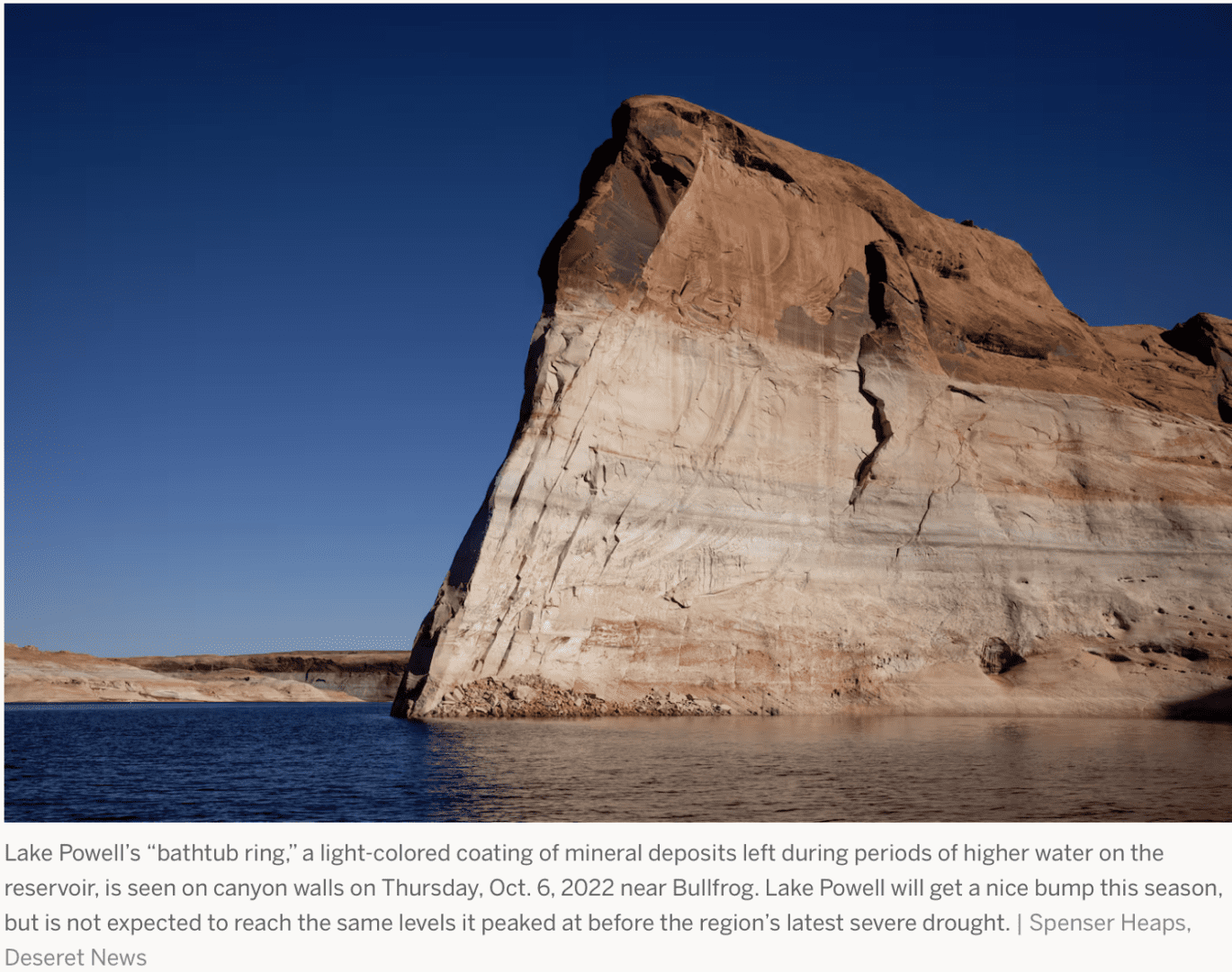 Lake Powell canyon wall with bathtub ring