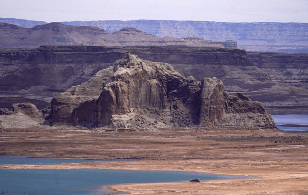 Lake Powell shoreline with exposed rock formations